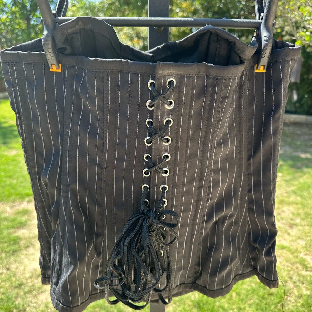 Burleska UK- Metal Boned Corset - 28 - Picture 3 of 4